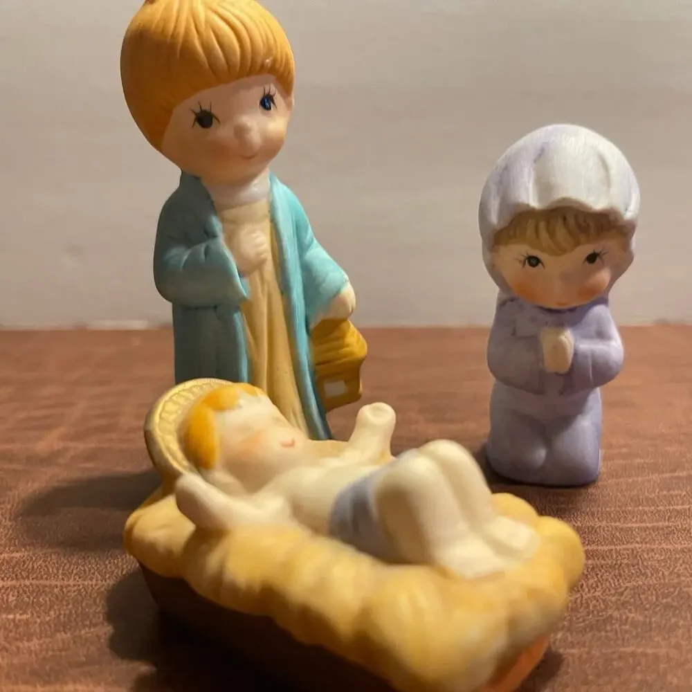 Vintage Enesco nativity set porcelain